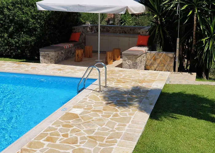 Candela Villa Evropouloi