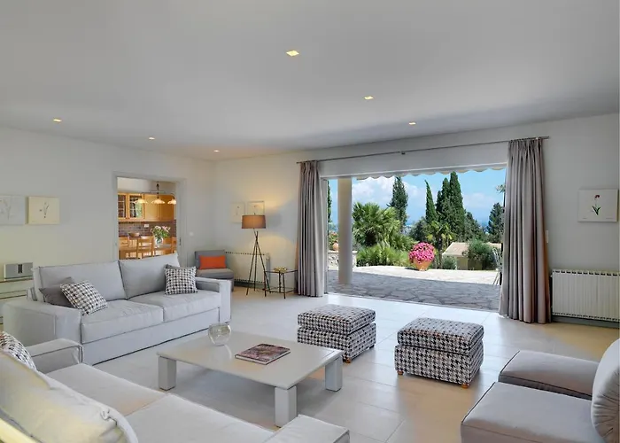 Candela Villa Evropouloi